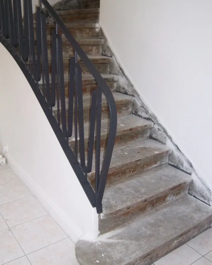 Vorher: abgenutzte Steintreppe